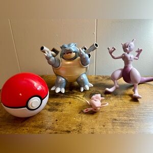 Pokemon Figures Set with Pokeball Lot